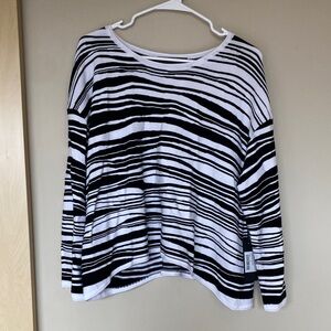 Women’s Black & White Striped Long-Sleeve Tee